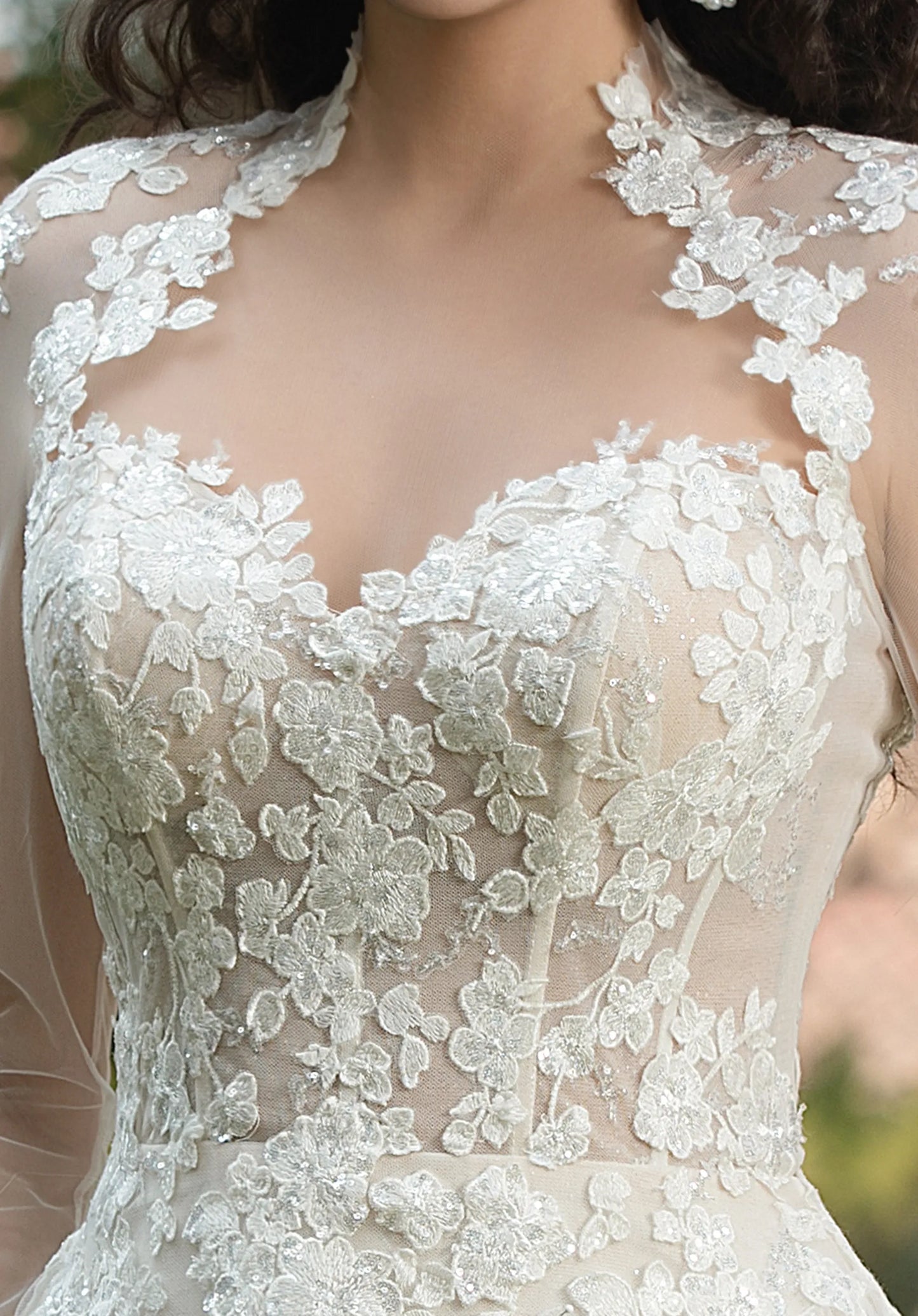 Sweetheart neckline exudes elegance and bridal charm.