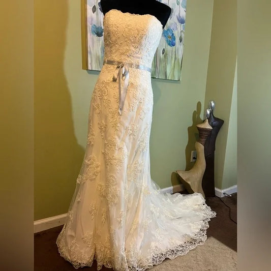 Clearance Sale: Vintage Lace Fitted Wedding Gown with Chapel Train