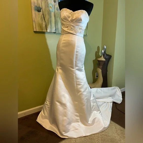 Clearance Sale: Satin Mermaid Wedding Gown by Da Vinci Bridal