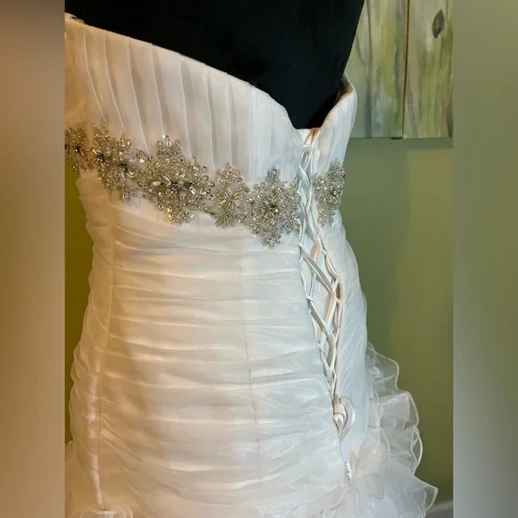 Clearance Sale: Sweetheart Neckline & Pleated Rhinestone Bodice Wedding Gown with Ruffled Skirt
