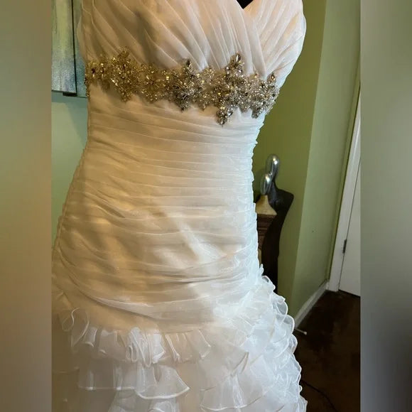 Clearance Sale: Sweetheart Neckline & Pleated Rhinestone Bodice Wedding Gown with Ruffled Skirt