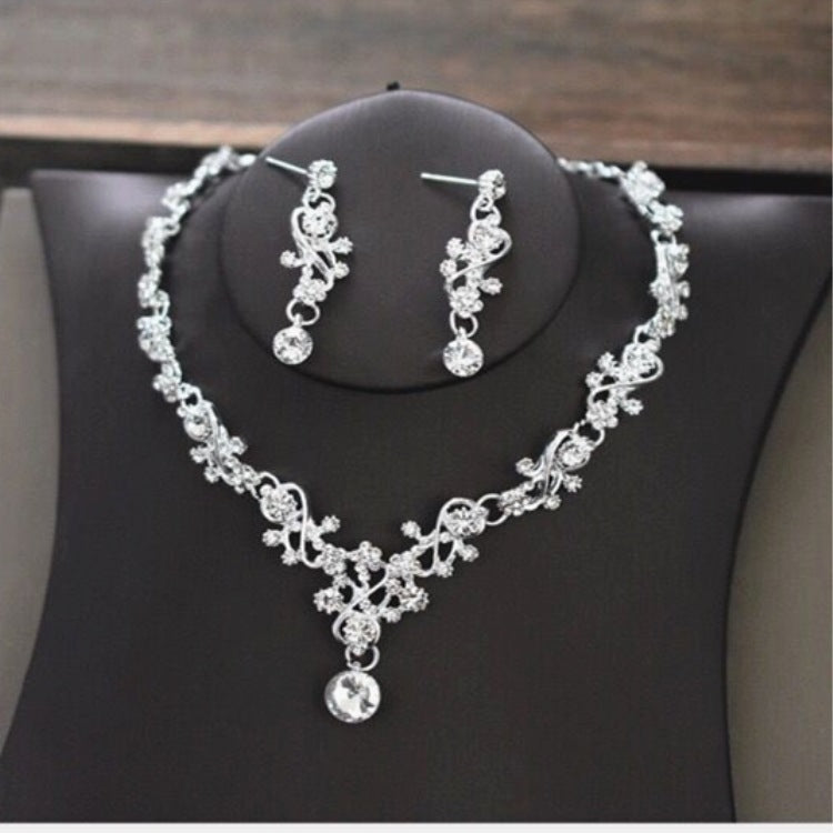 The Royal's Bridal Jewelry Set