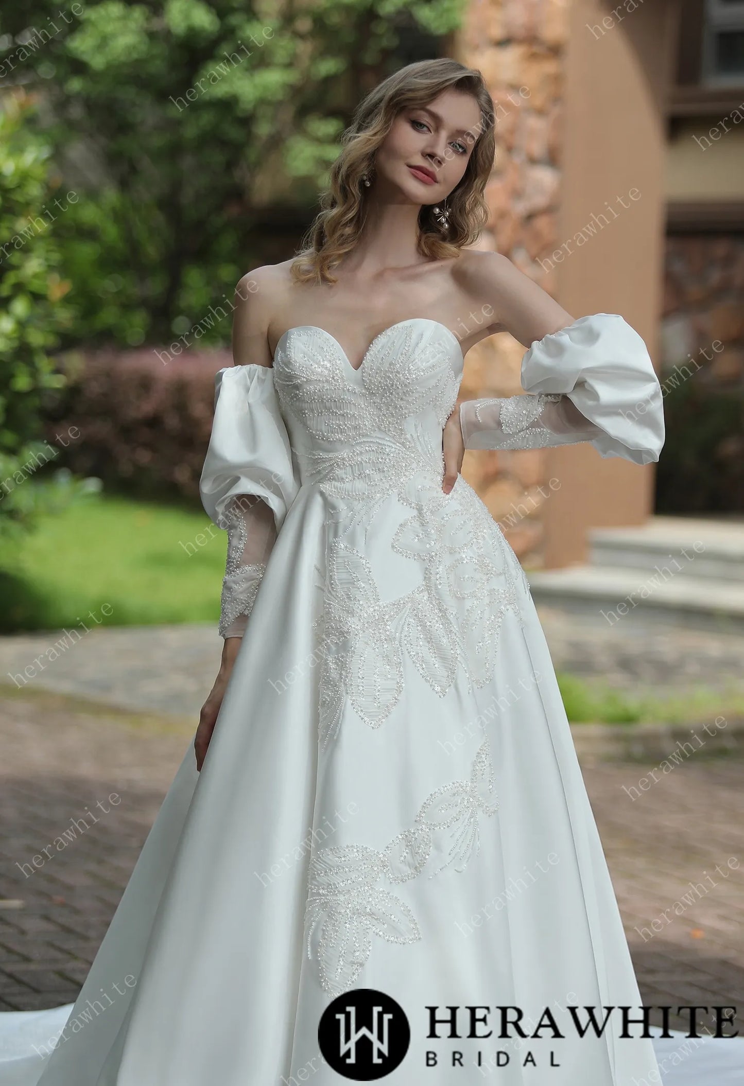 Classic Sweetheart Satin Detachable Puff Sleeves Wedding Dress