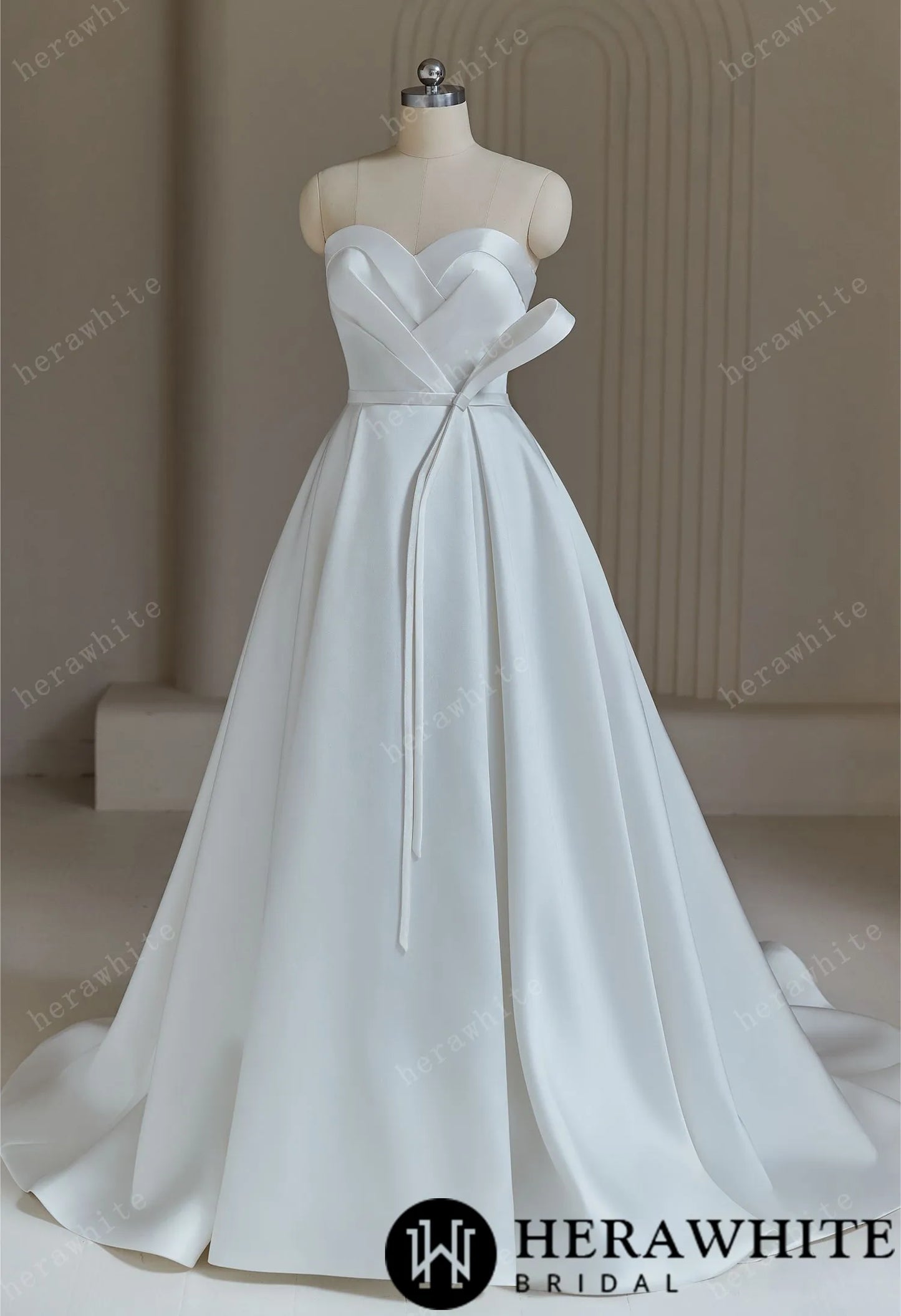 Ball Gown Wedding Dress With Pleated Bodice And Detachable Bow