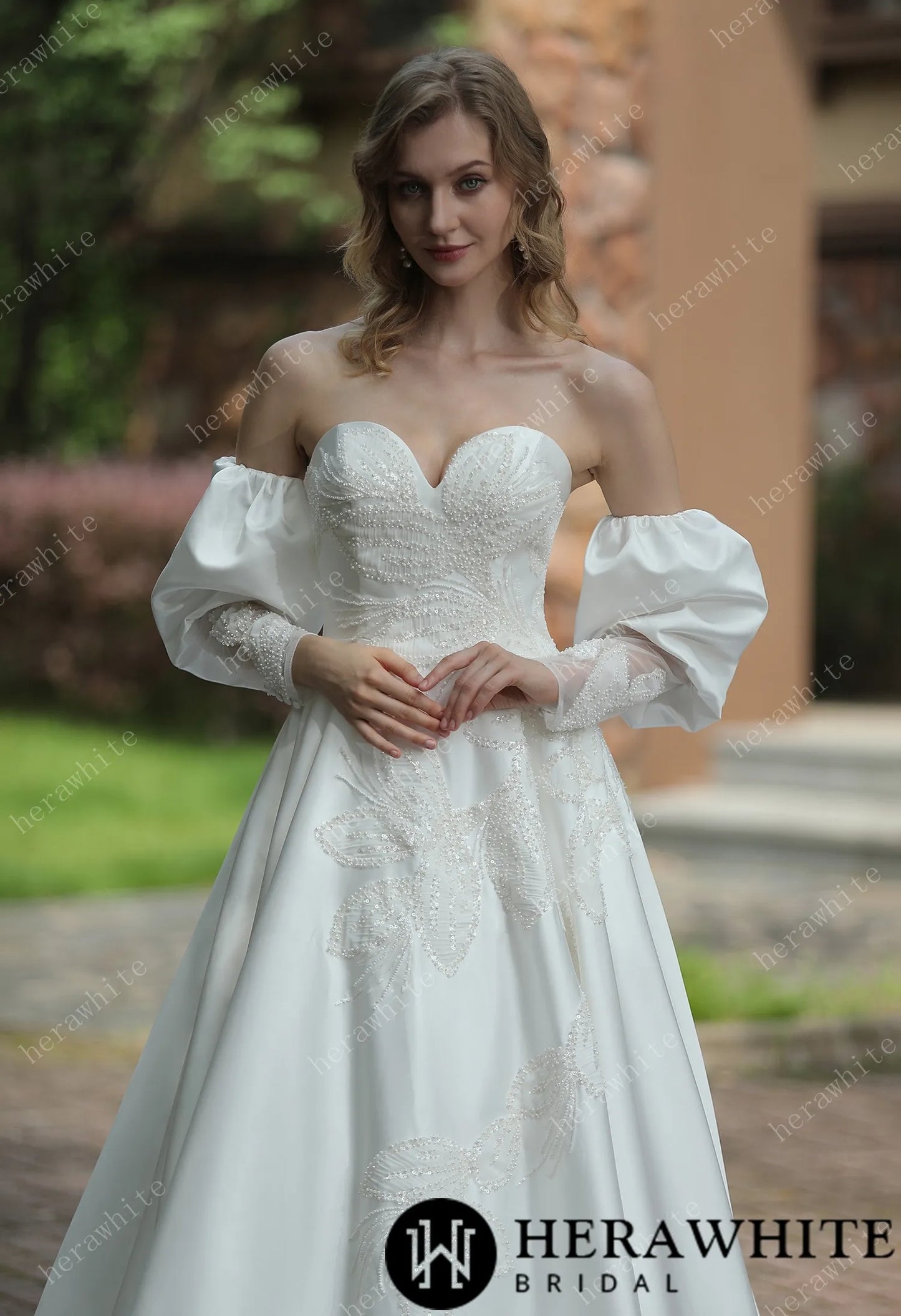 Classic Sweetheart Satin Detachable Puff Sleeves Wedding Dress