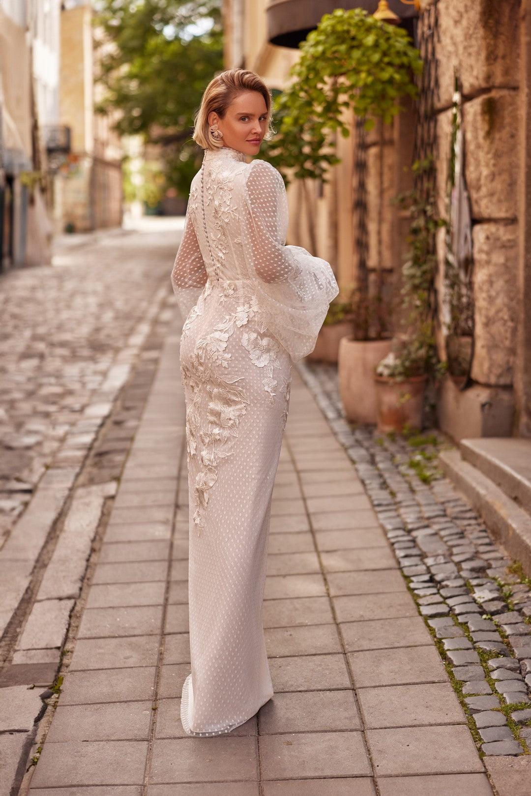 Back view of bride wearing The Pearl Wedding Dress by designer Nataliya Vilchuk 