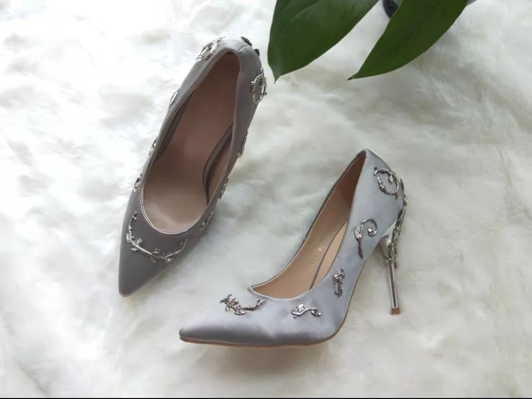 Elegant Silk and Leaves Formal Pumps