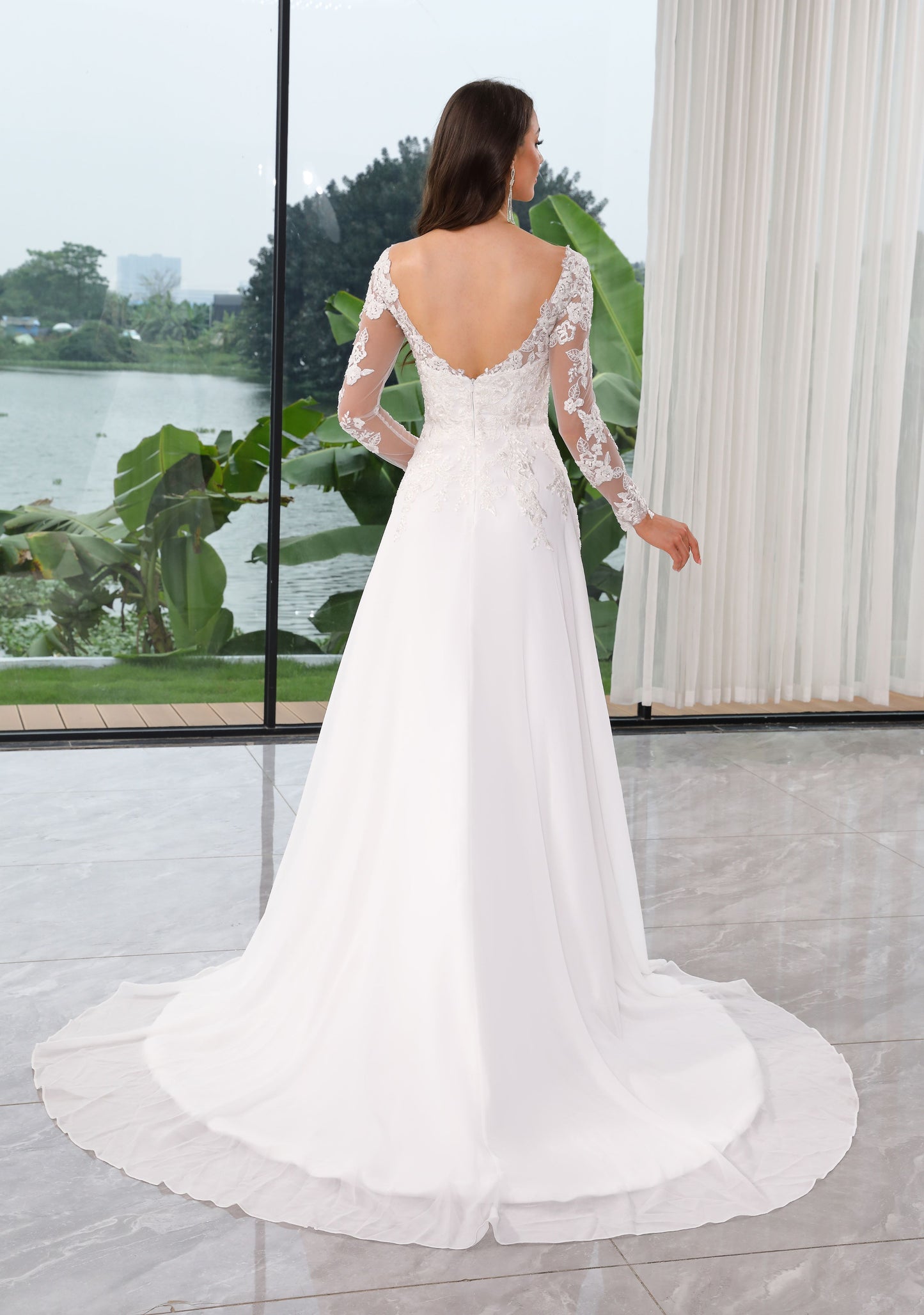 Gorgeous Long Sleeves Chiffon and Lace Wedding Gown