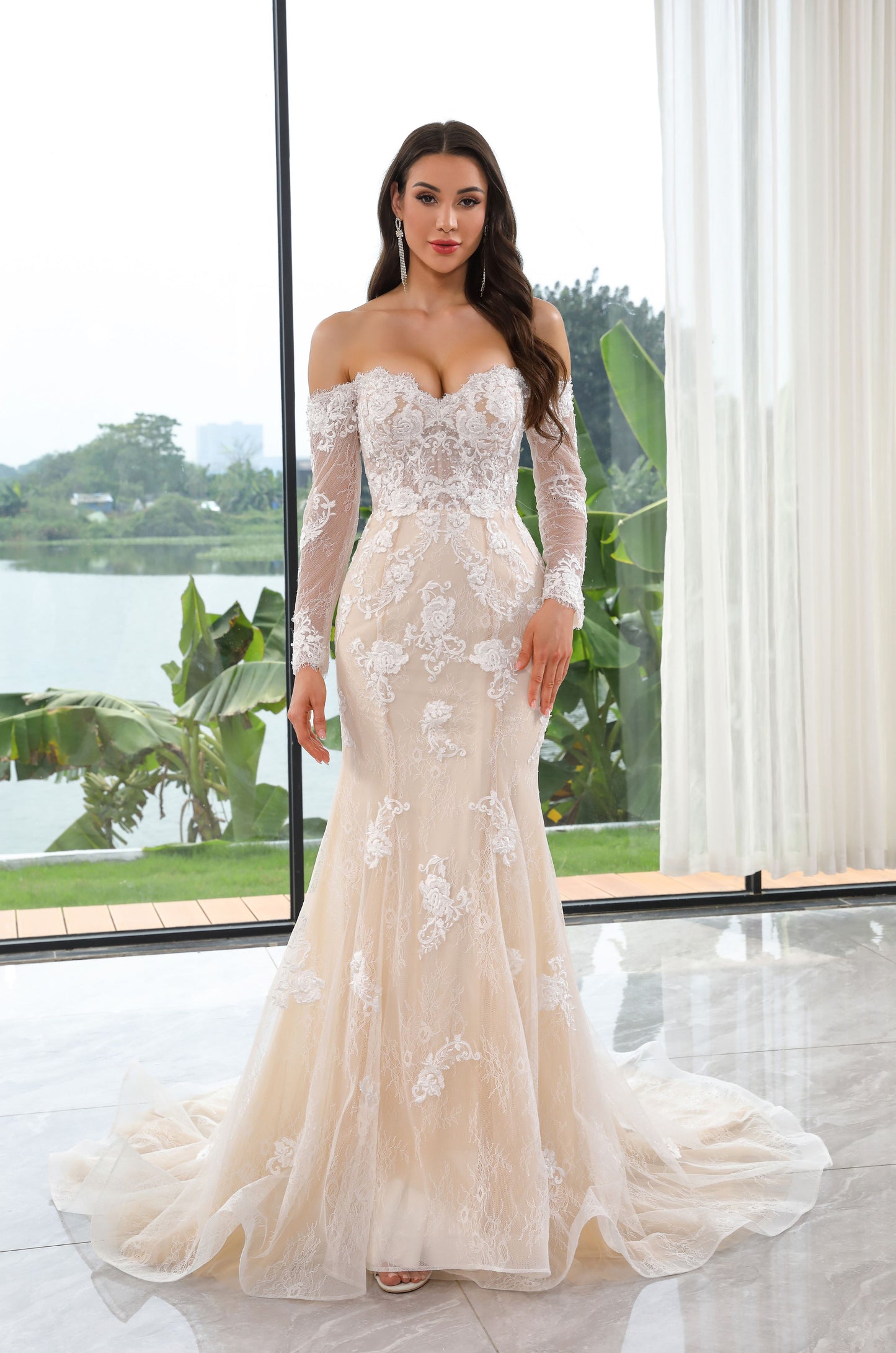 Elegant Long Sleeve Lace Mermaid Gown