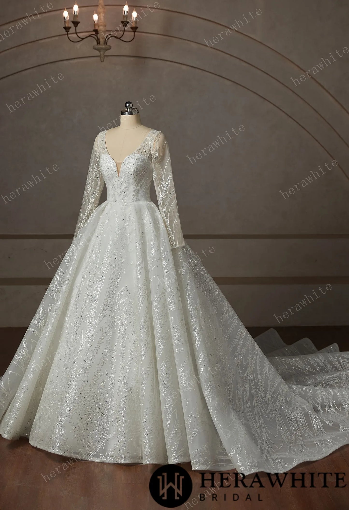 A Queen's Luxury Lace Beaded Wedding Dress With Long Sleeve