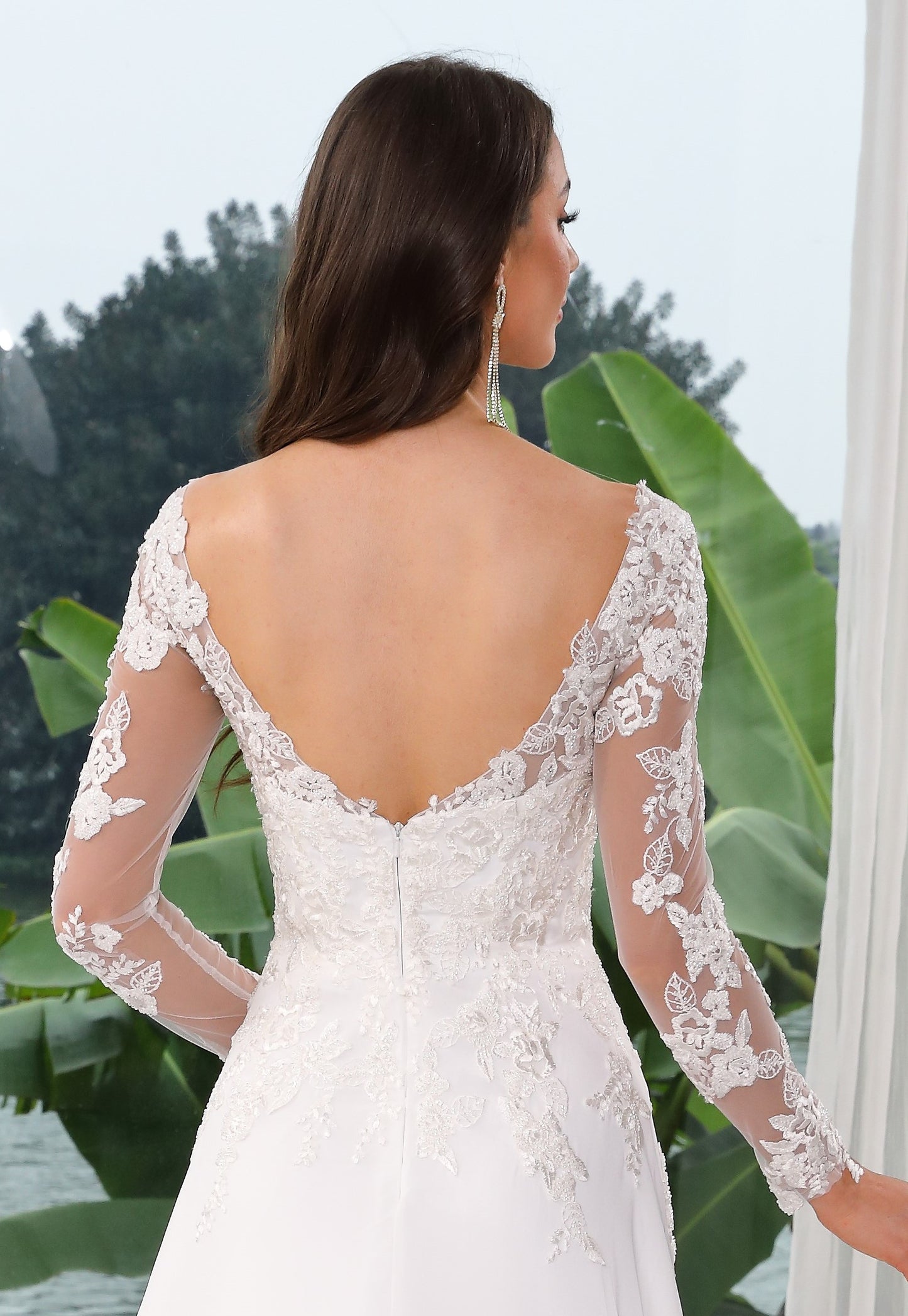 Gorgeous Long Sleeves Chiffon and Lace Wedding Gown