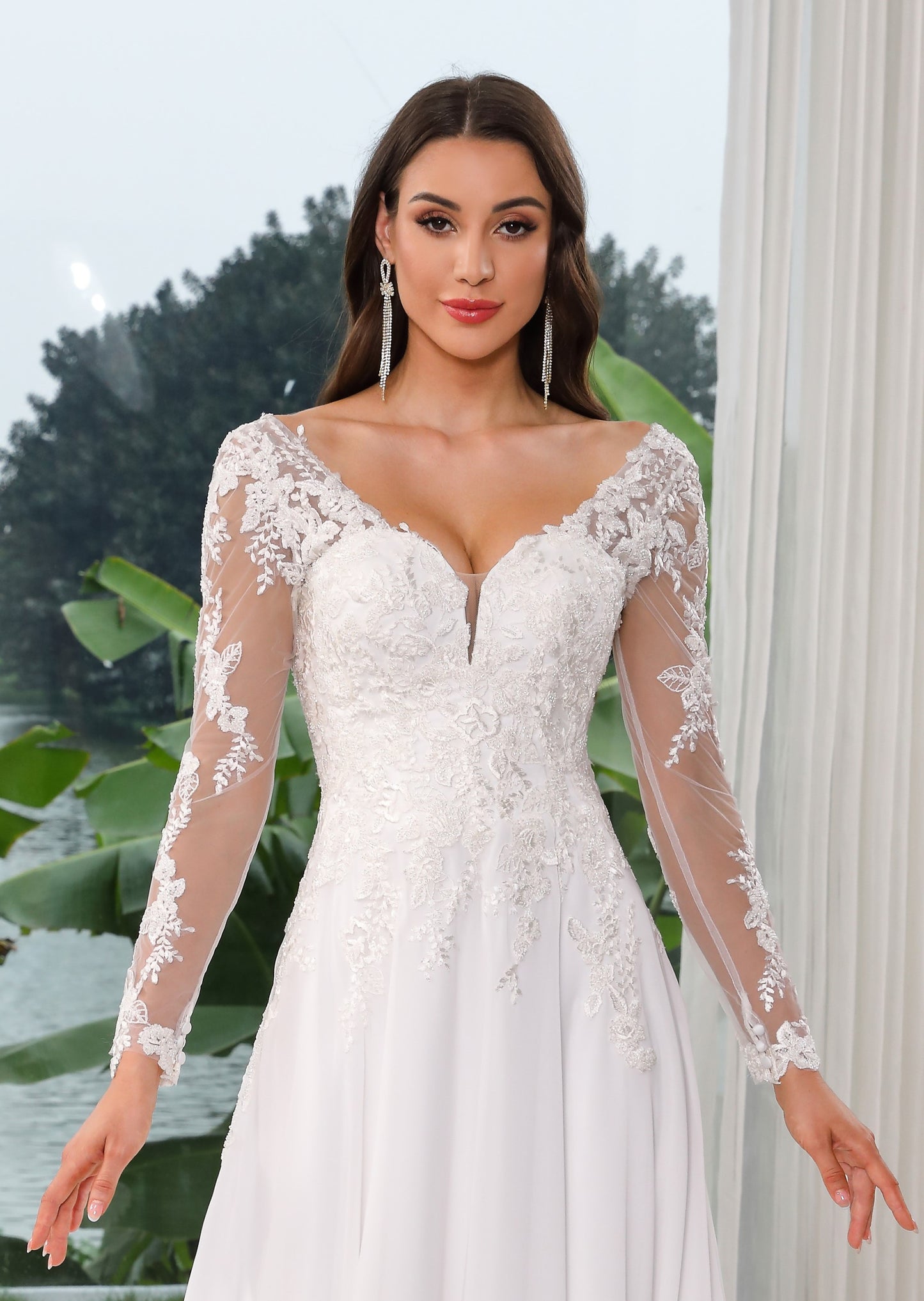 Gorgeous Long Sleeves Chiffon and Lace Wedding Gown