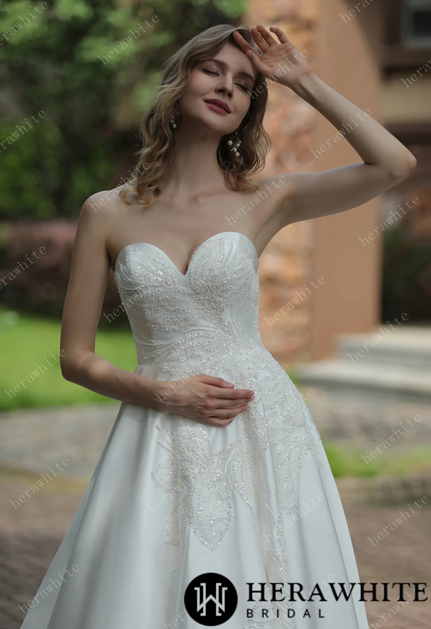 Classic Sweetheart Satin Detachable Puff Sleeves Wedding Dress