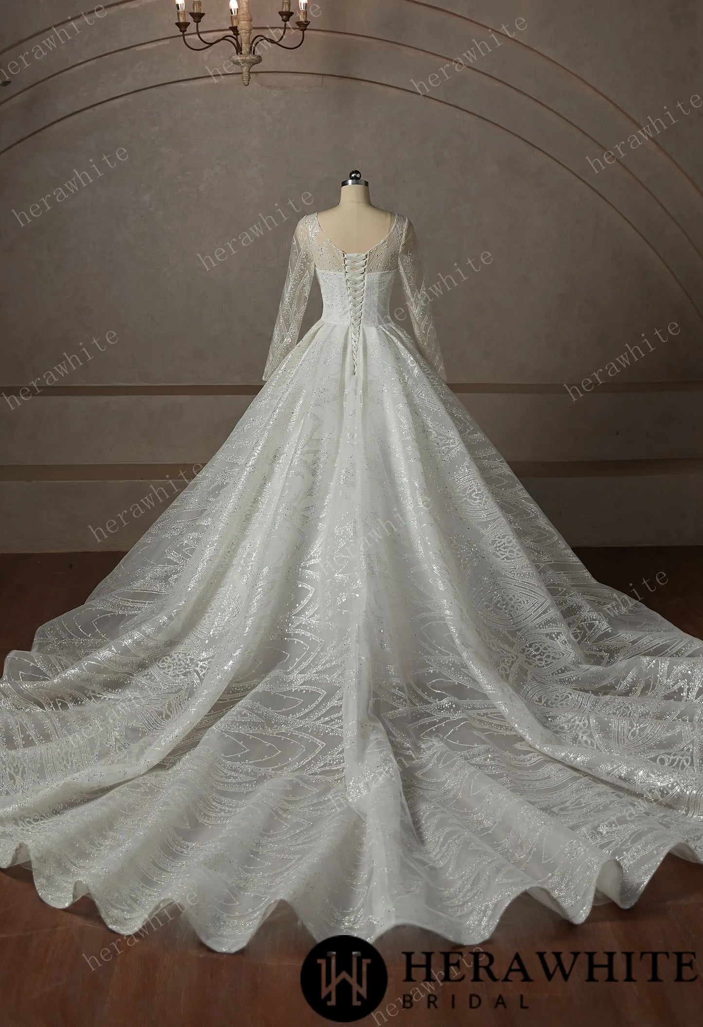 A Queen's Luxury Lace Beaded Wedding Dress With Long Sleeve