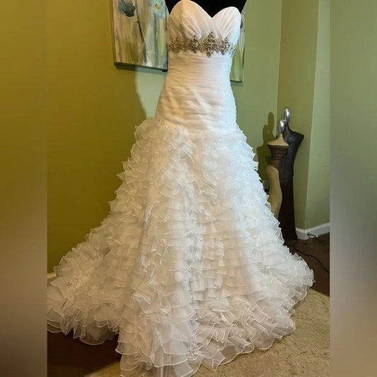 Clearance Sale: Sweetheart Neckline & Pleated Rhinestone Bodice Wedding Gown with Ruffled Skirt